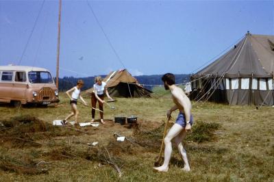 CM25 Man,woman and cooking fire