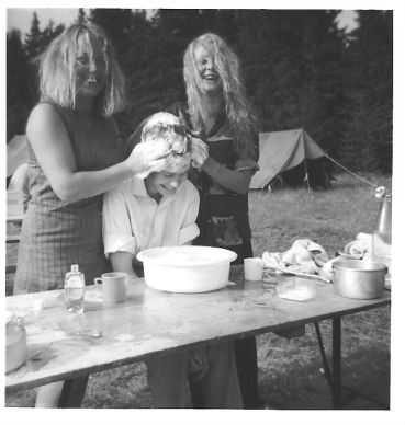 Victoria and Celia's hair-washing salon 2